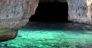 Exploring Underwater Caves: Diving into Hidden Worlds